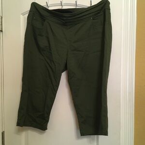 Time and Tru Dark Green Capri Pants XL
